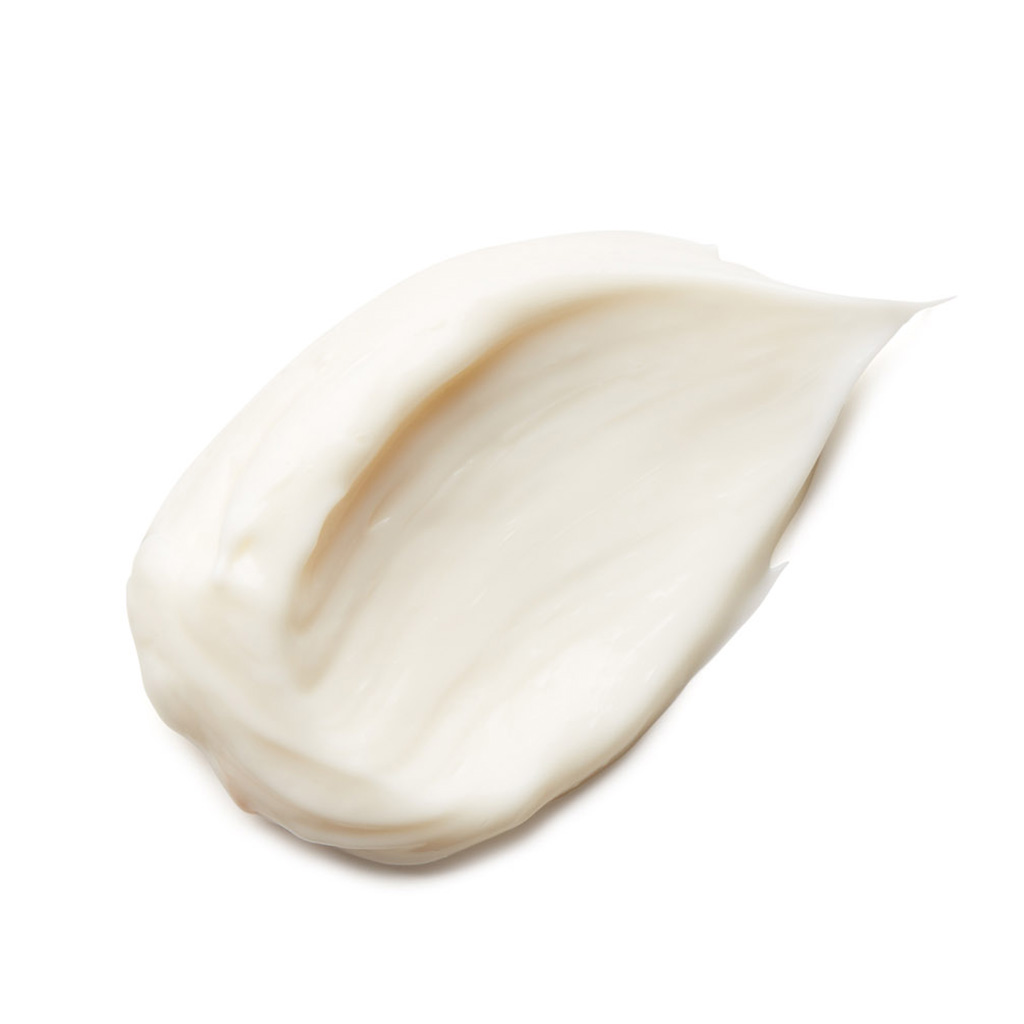 Nahaufnahme einer weißen Creme auf weißem Hintergrund.