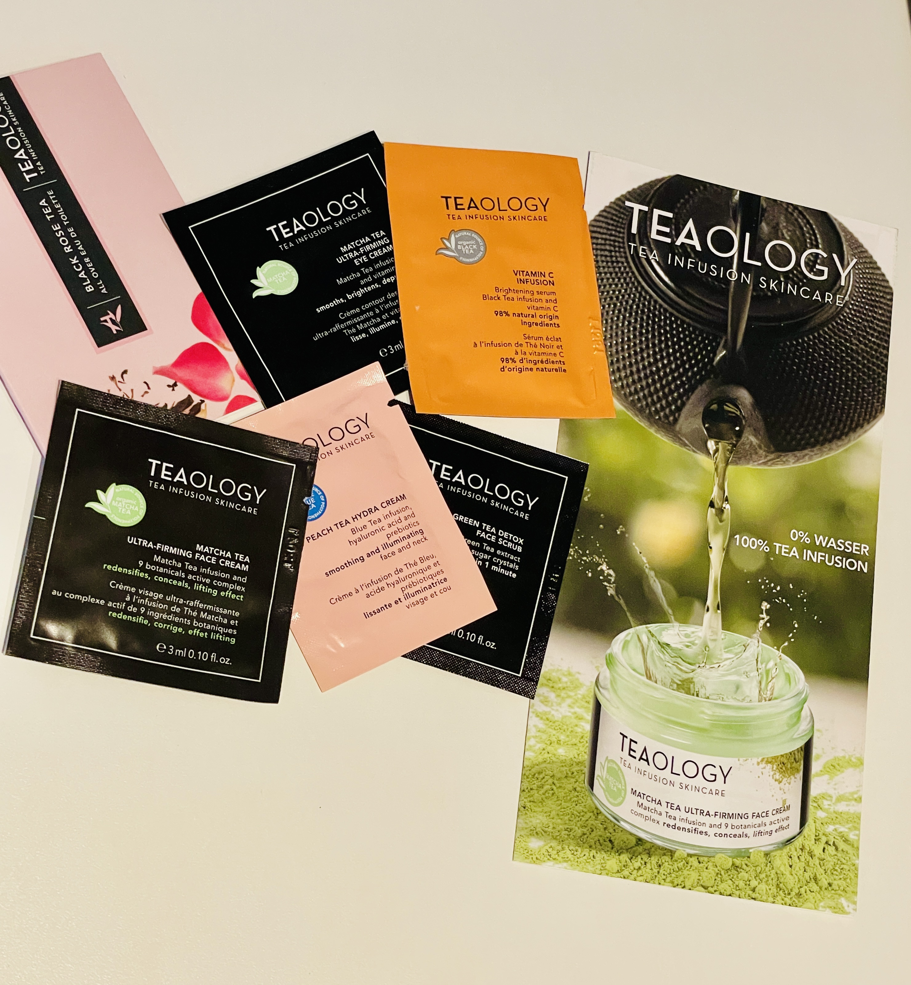 Verschiedene Teology Hautpflegeprodukte auf einem weißen Hintergrund, darunter Masken und Infusionen.